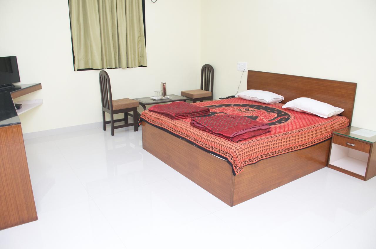 Отель Hira Laxmi Residency Алибаг Экстерьер фото